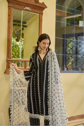 Bina Thread Work Suit Set